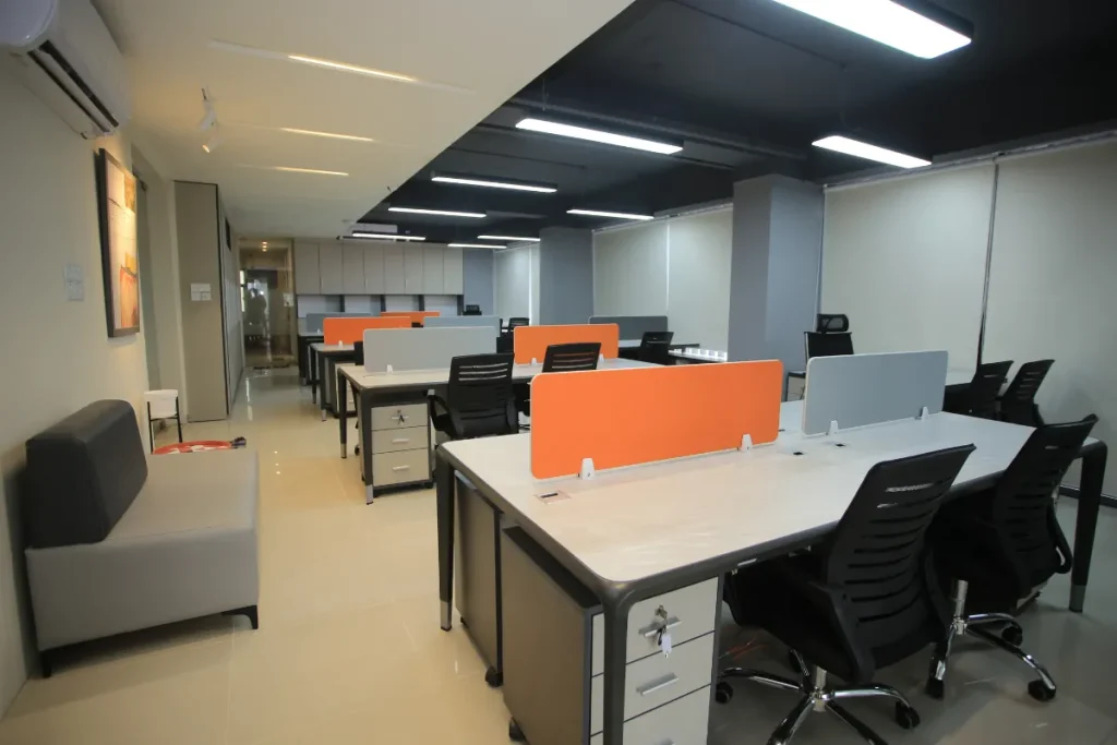 agencement de bureaux professionnels en entreprise