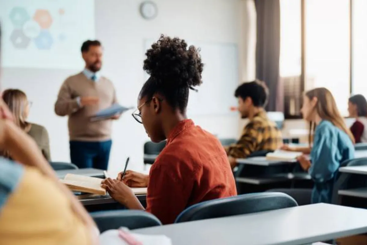 choisir école de communication à Paris pour études